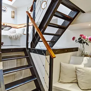A304 Romantic Seaship In Center Botel