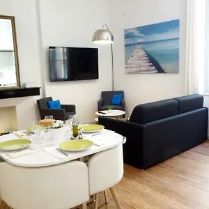 https://arles-holiday-le-studio-chic.fr-provencehotel.com